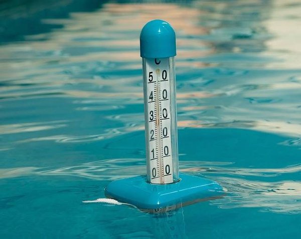 Comment contrôler la qualité de l'eau d'une piscine ?