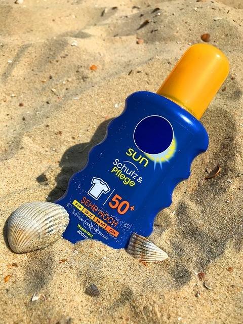 Comment se protéger du soleil et des insectes dans une piscine ?