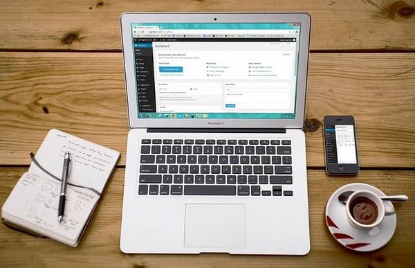 Les sites et applications indispensables pour les professionnels de la piscine