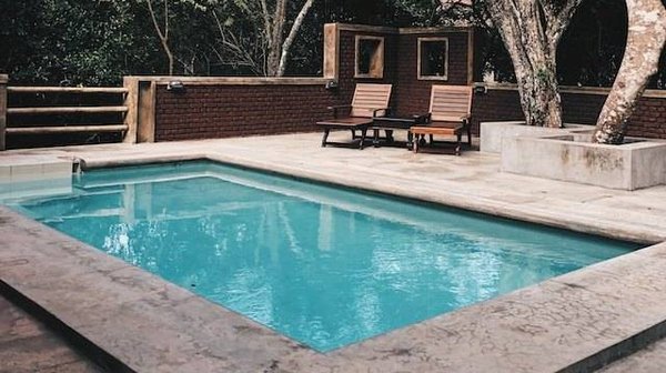 Quels sont les avis des clients sur le pisciniste Courrej ?