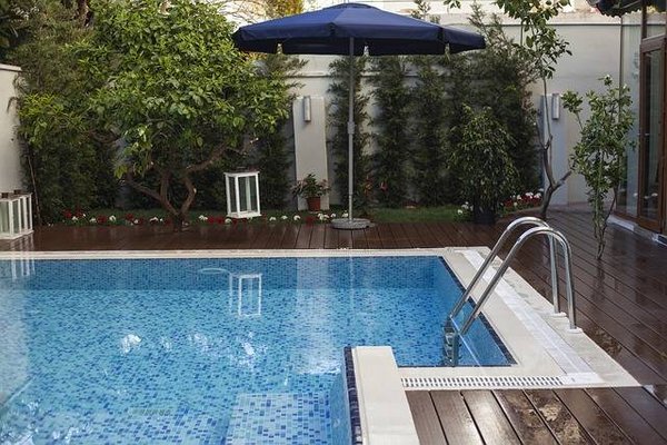 Les différents types d'accessoires de piscine