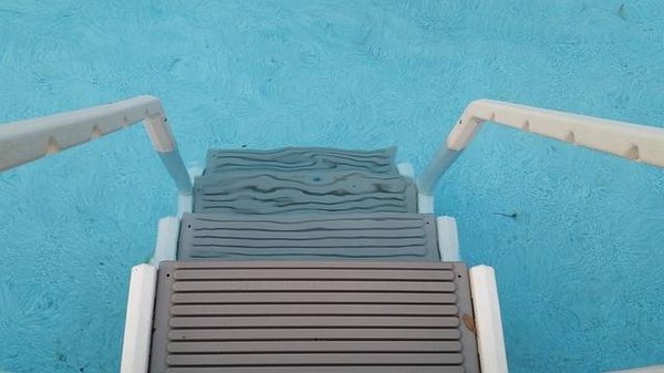 Les accessoires de piscine indispensables